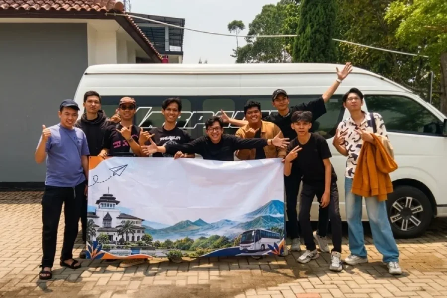 Sewa Toyota Hiace 15 Seats: Outing Kru Resto ke Pangalengan